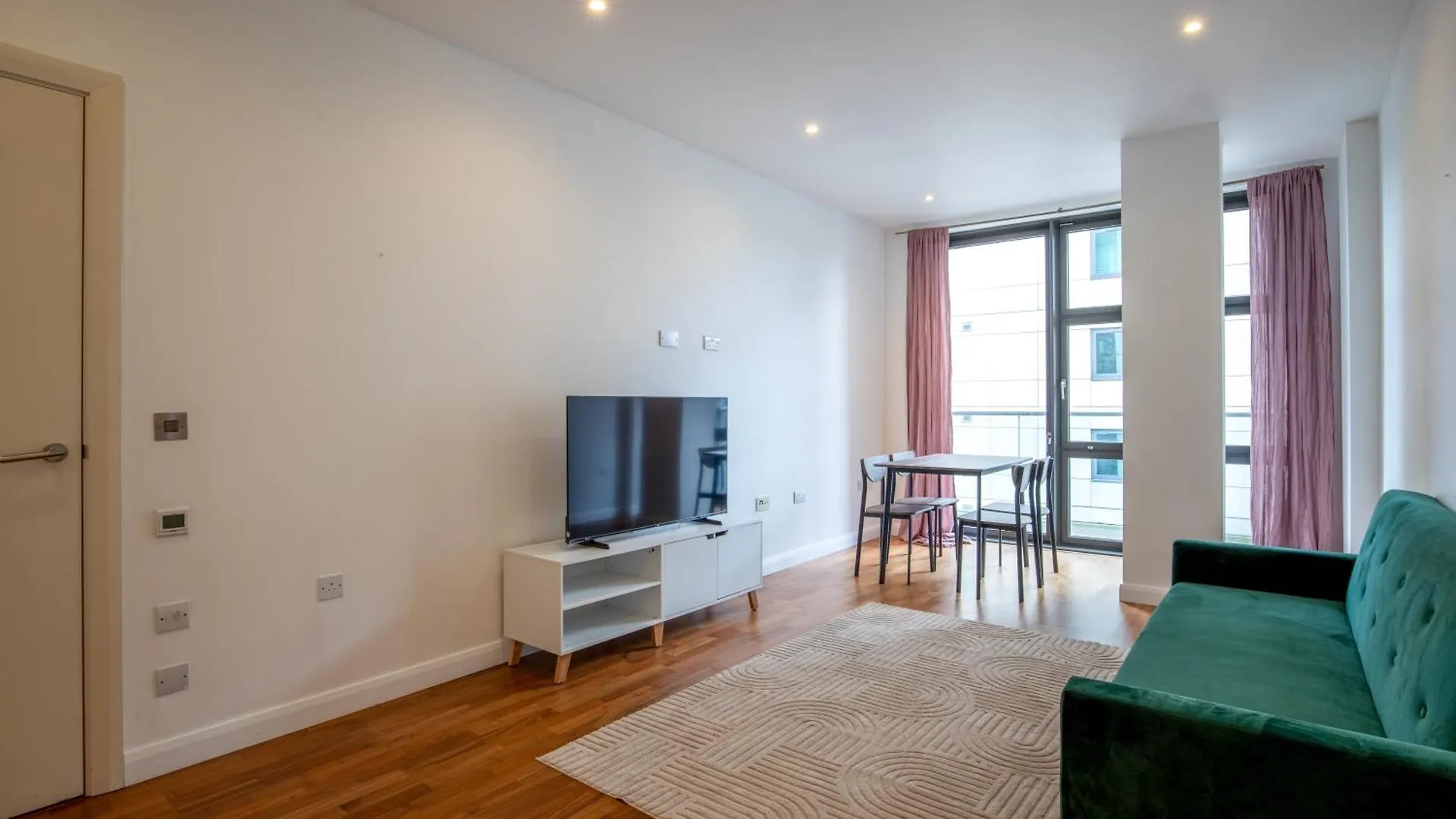 Londwell, Canary Wharf Boutique Balcony Apartment London 0*,  United Kingdom