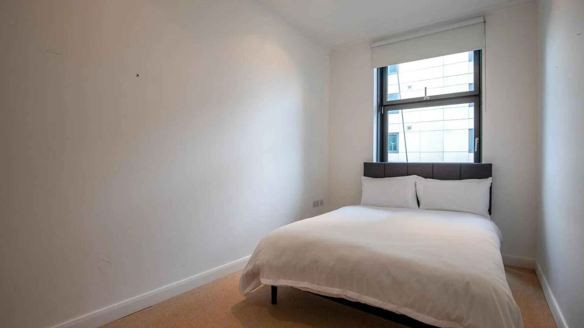 Londwell, Canary Wharf Boutique Balcony Apartment London
