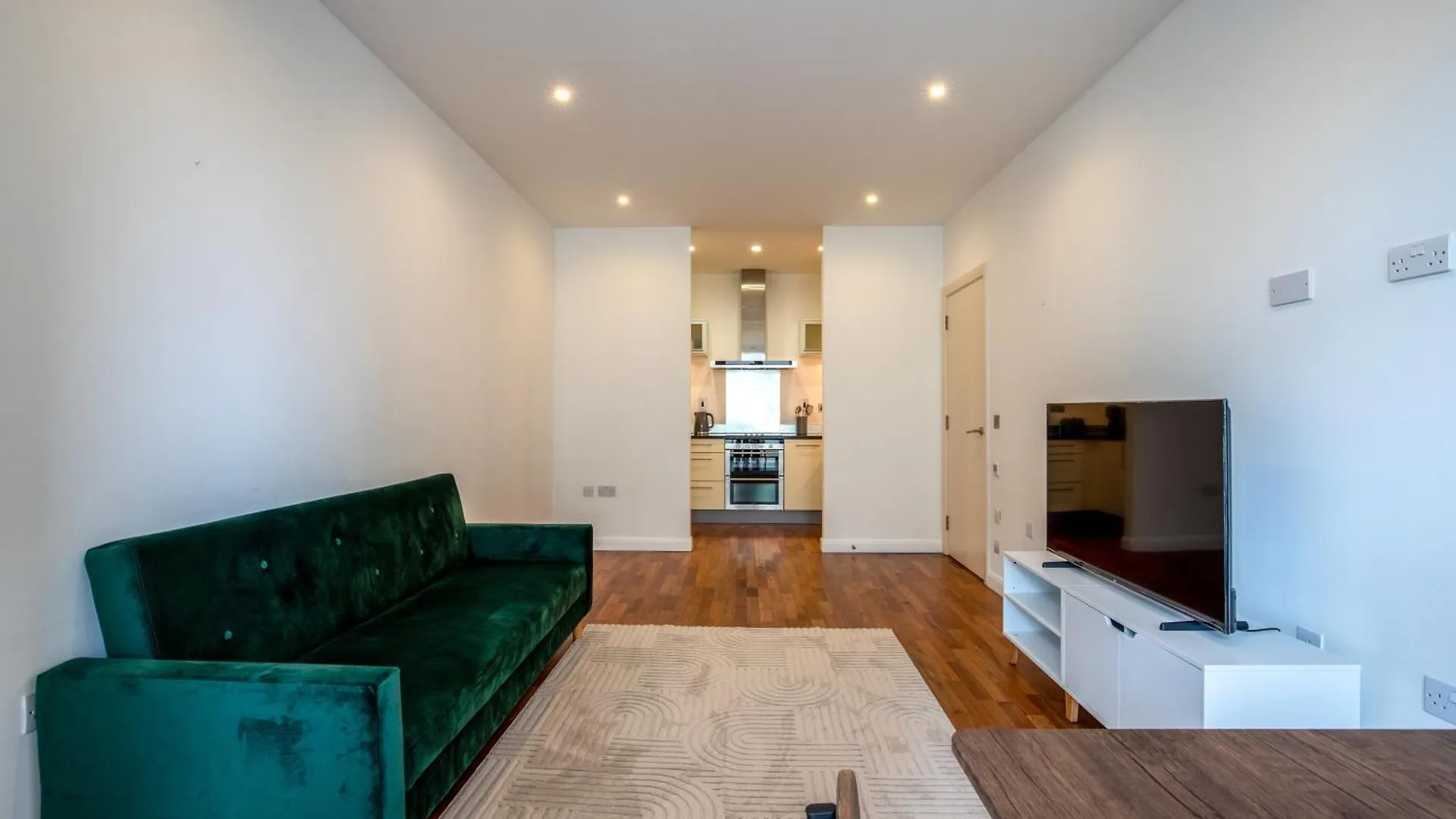 Londwell, Canary Wharf Boutique Balcony Apartment London