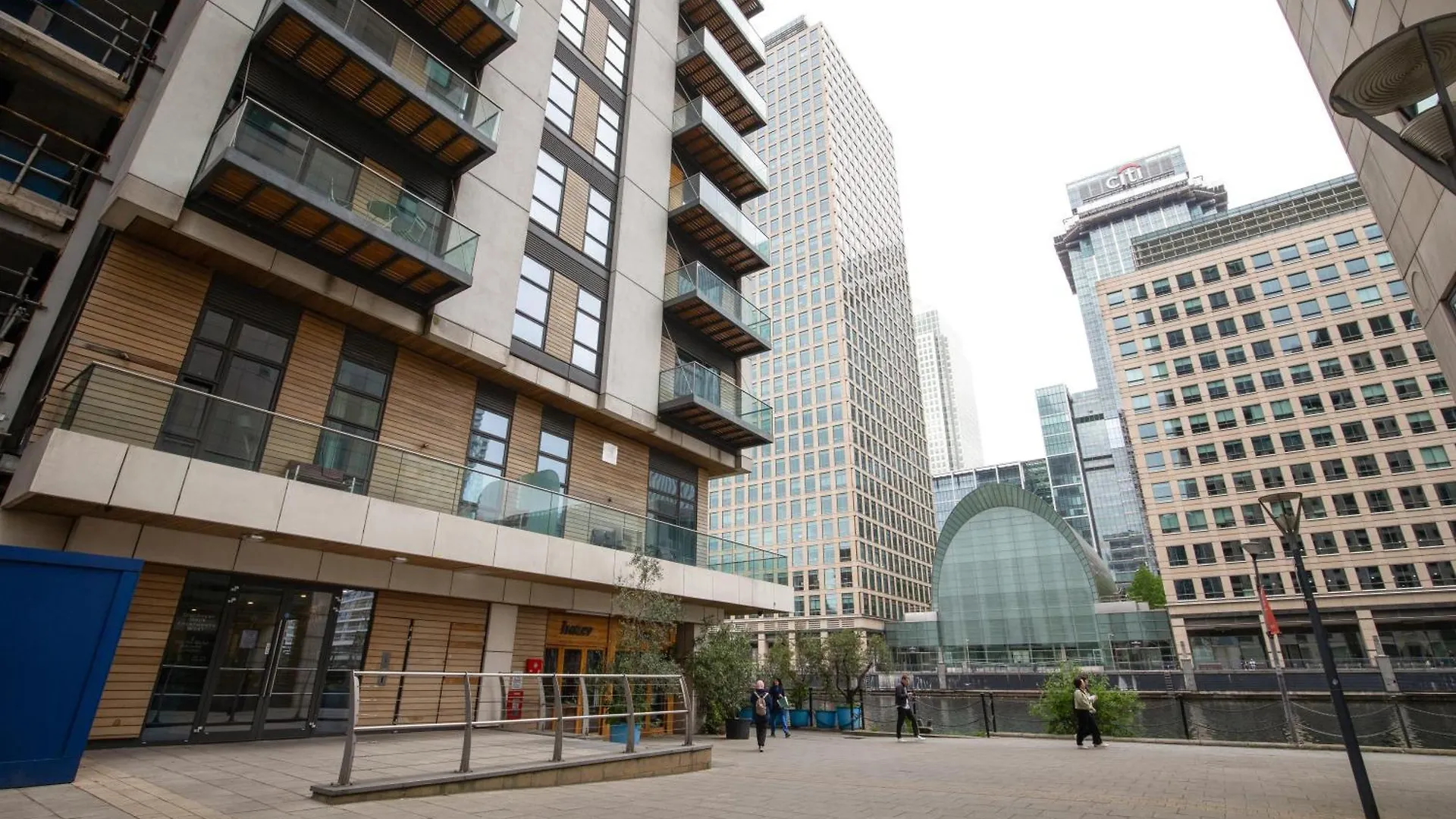 Londwell, Canary Wharf Boutique Balcony Apartment London