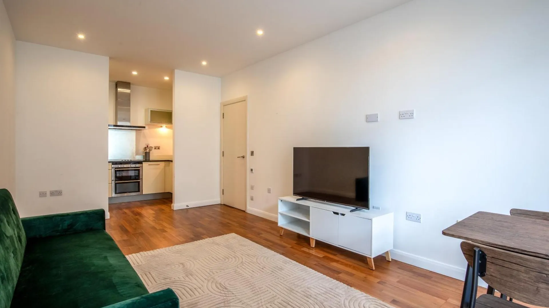 Londwell, Canary Wharf Boutique Balcony Apartment London 0*,