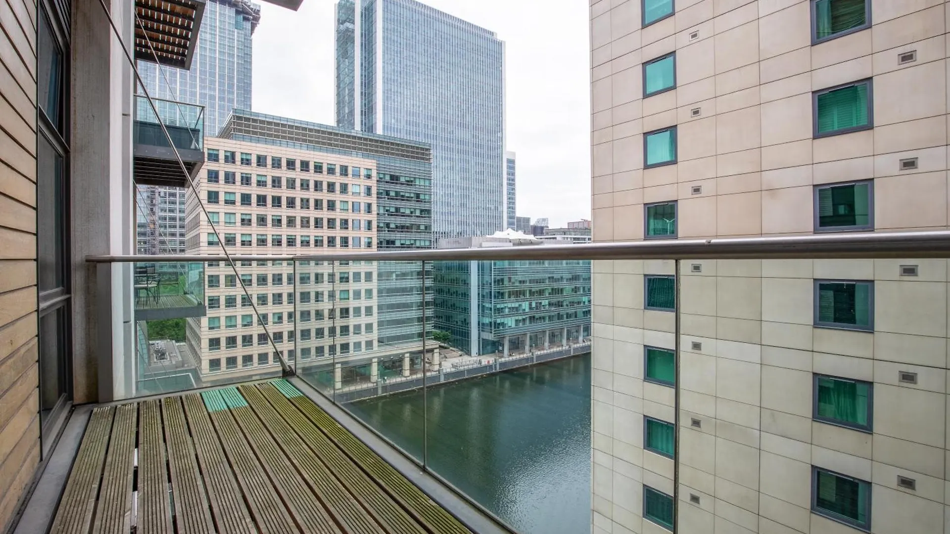 Londwell, Canary Wharf Boutique Balcony Apartment London