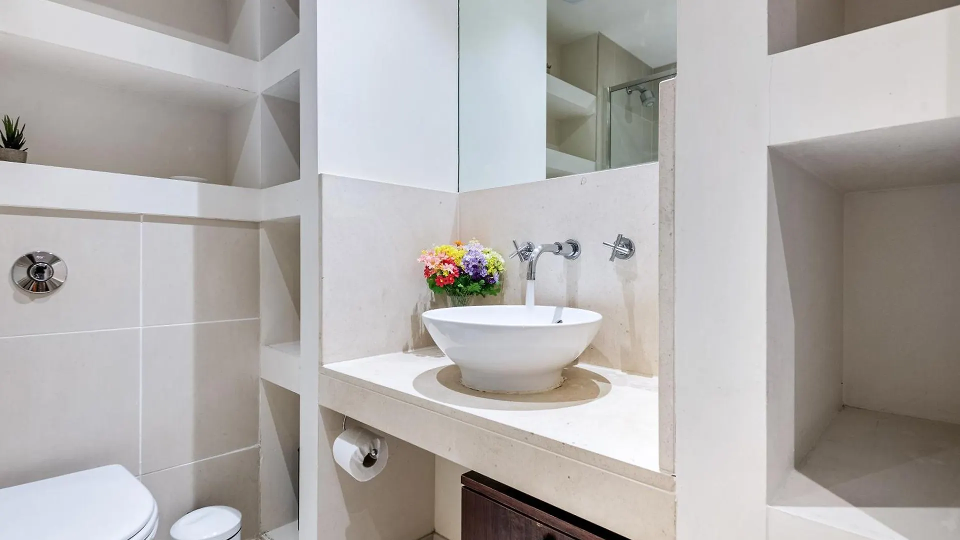 Londwell, Canary Wharf Boutique Balcony Apartment London