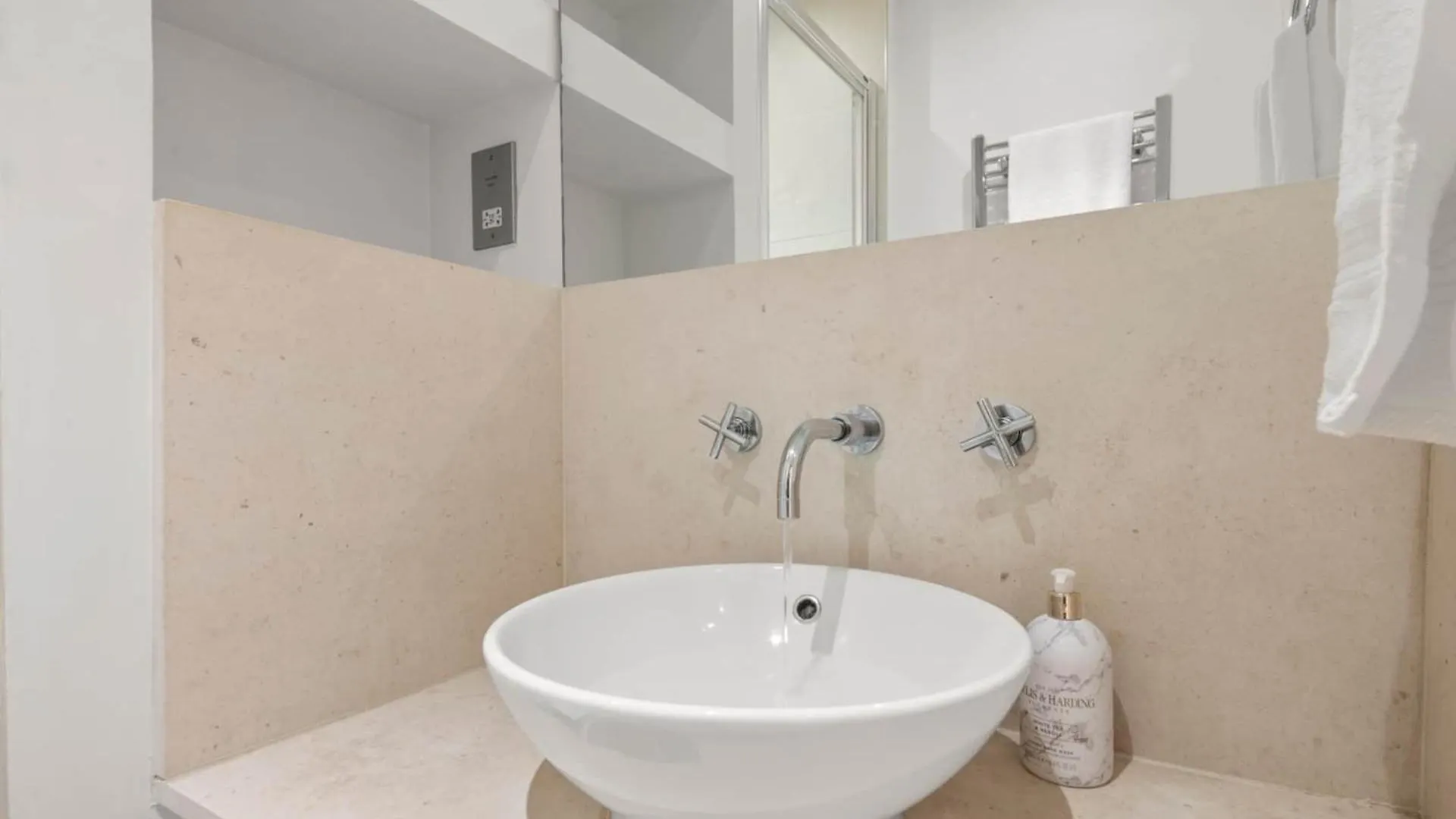 Londwell, Canary Wharf Boutique Balcony Apartment London United Kingdom