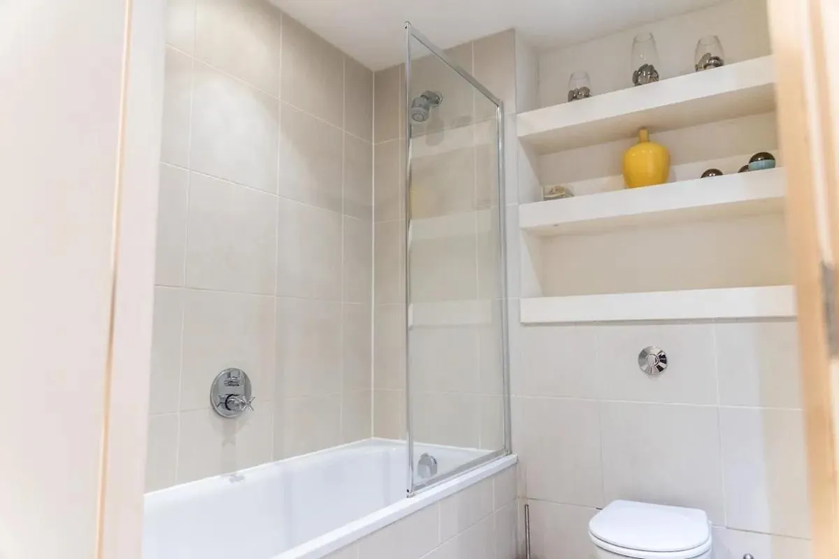 Londwell, Canary Wharf Boutique Balcony Apartment London