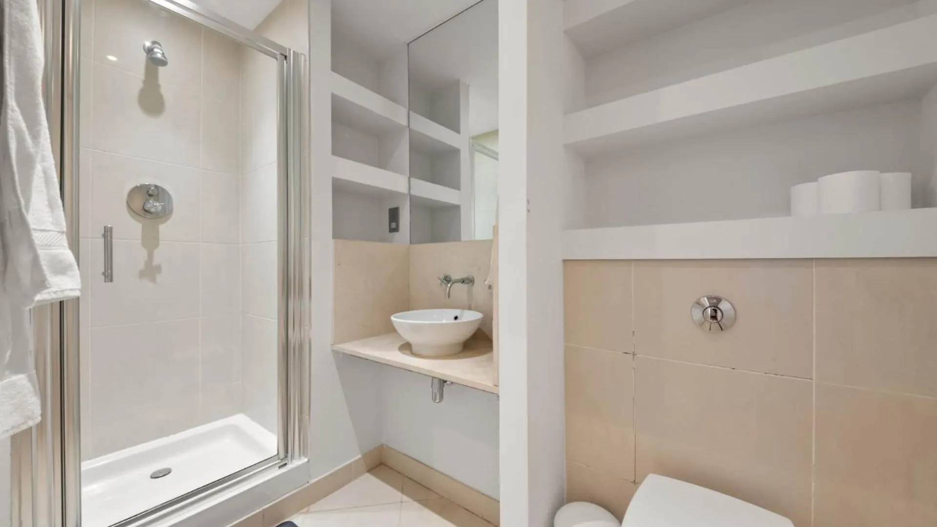 Londwell, Canary Wharf Boutique Balcony Apartment London
