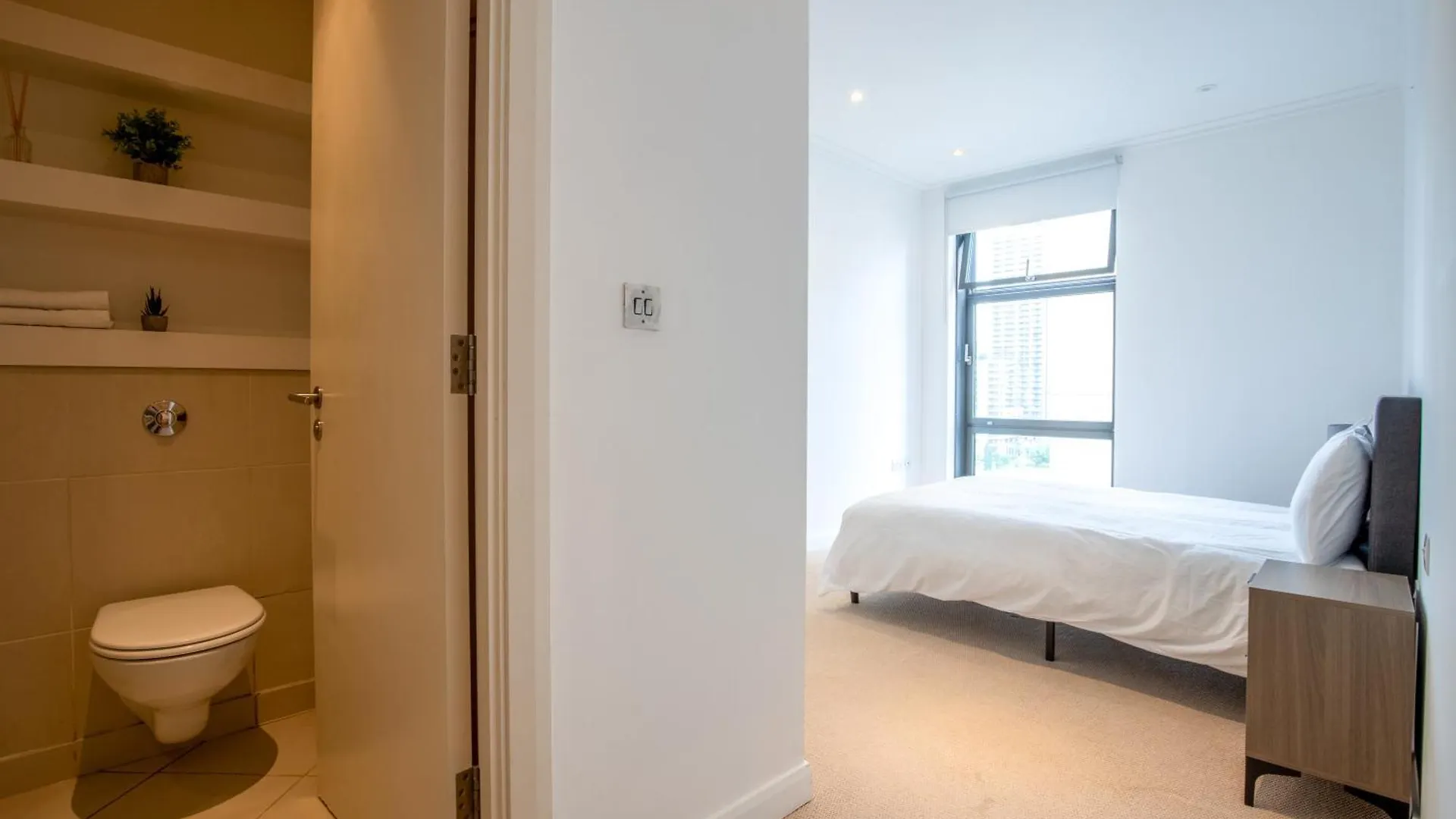Londwell, Canary Wharf Boutique Balcony Apartment Londen